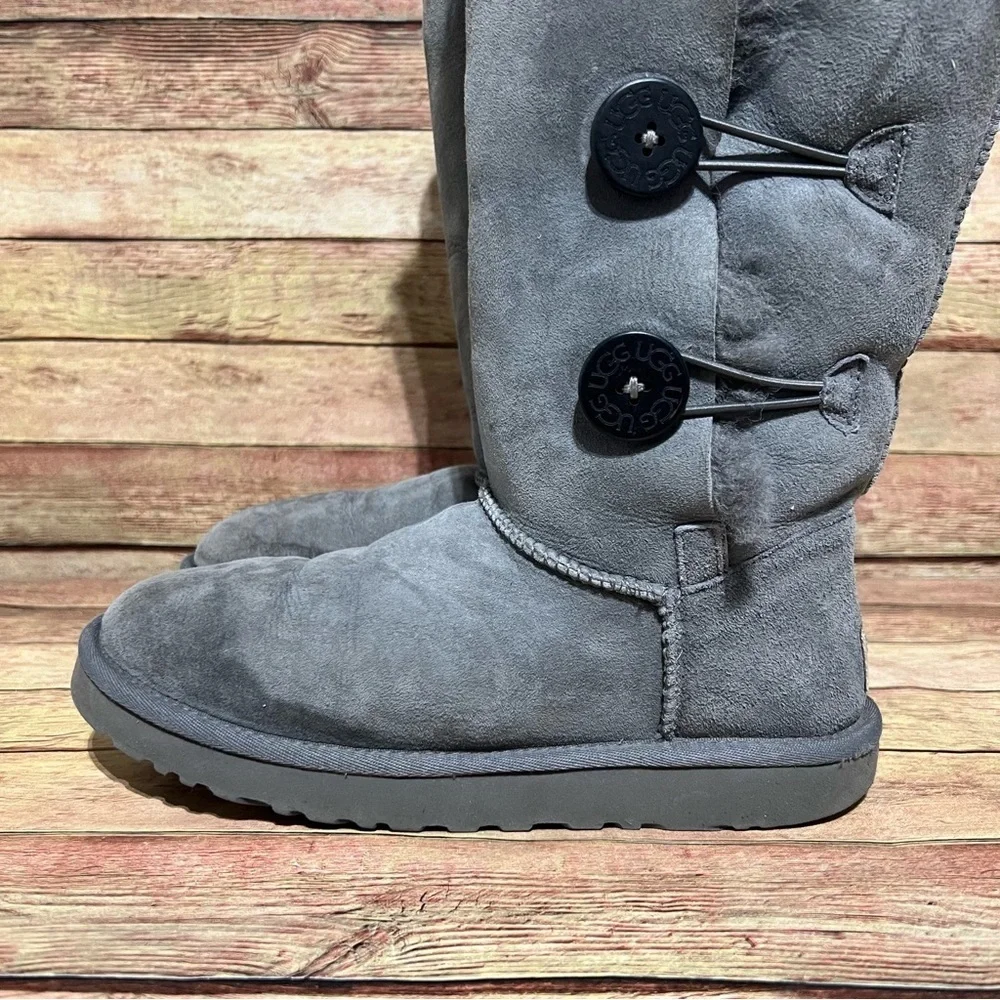 Ugg Grey Tripple Button Bailey Boots